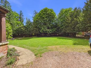 COMMUNAL GARDENS- click for photo gallery